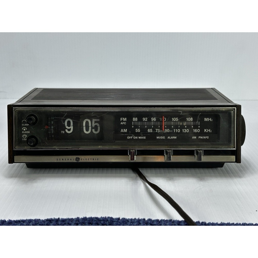 VTG General Electric Flip Clock Radio Model C4320A Woodgrain FOR PARTS or REPAIR